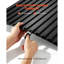 Dalles de plafond en PVC 24 x 48 po (paquet de 12), panneaux linéaires noirs 3D à lattes, feuille de PVC lisse pour ossature apparente, résistante aux chocs, surface peignable, facile à découper, style décoratif moderne pour la maison et le bureau.