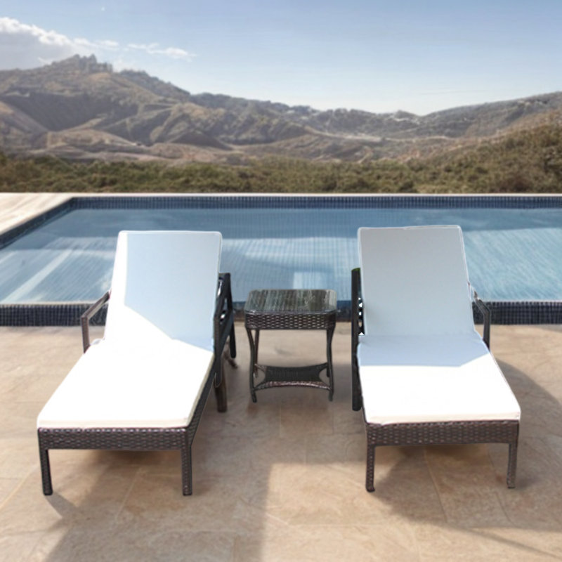 Ensemble de chaise longue d'extérieur avec table