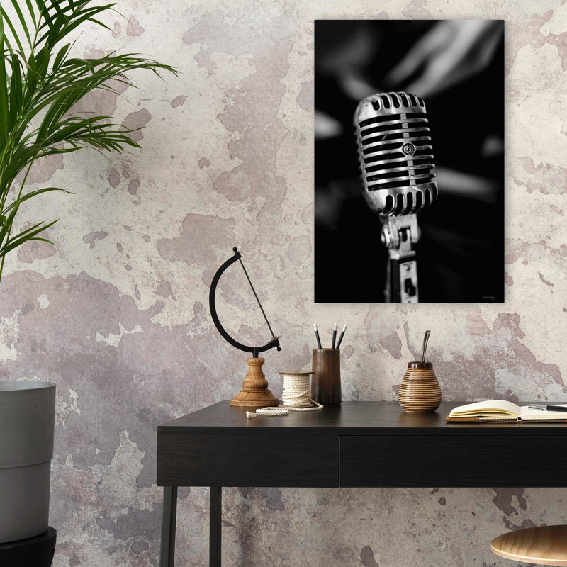 Vintage Microphone - Vintage Vintage Microphone, noir et blanc, art micro classique, H 24 po x l 16 po