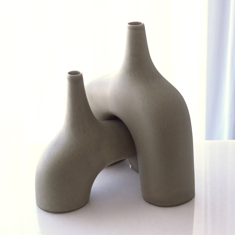 Vase de table en grès fait à la main, Sauge, H 10 po x l 13 po x P 4 po