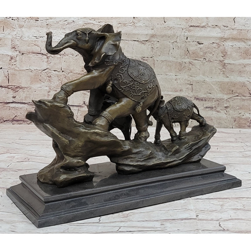 Wadhah Figurines & Sculptures