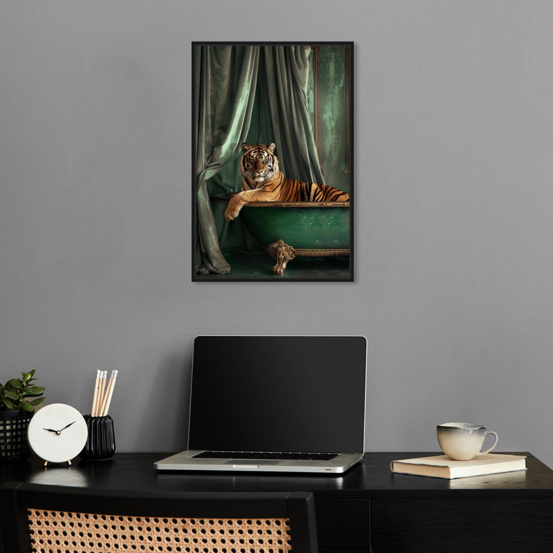 «Elegant Tiger Bath Canvas» par Notoriart, H 46 po x l 31 po, Cadre noir