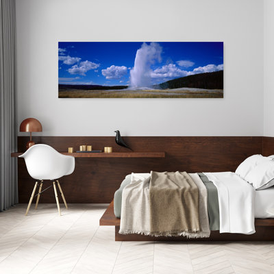 «Old Faithful», parc national de Yellowstone, Wyoming, États-Unis, art contemporain contemporain, paysage mural