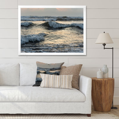 Braking Waves pendant le lever du soleil - photographie sur toile