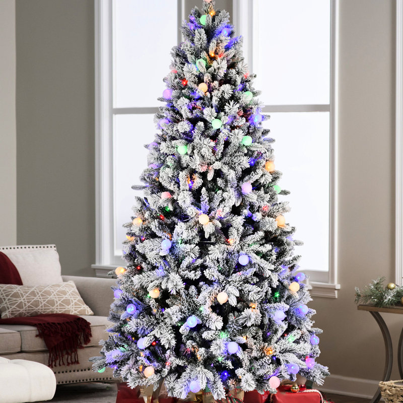 Arbre de Noël 8 pi avec 470l lumières DEL colorées, 10 modes d'éclairage, interrupteur au pied, 1793 pointes de pe + + dur, branches à mémoire de forme, tronc à charnières pour une installation sans effort et un démontage rapide, stable