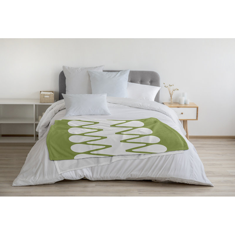 Upscale Getaway Fleece Throw Blanket, 60" W x 80" L, Green