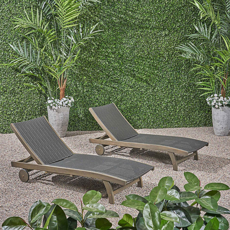 Chaise longue avec plateau coulissant