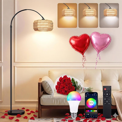 Lampe sur pied arquée bohème en rotin avec DEL RVB, commande par application, télécommande et interrupteur au pied, abat-jour en tissu, tête orientable, 3 températures de couleur - Naturel
