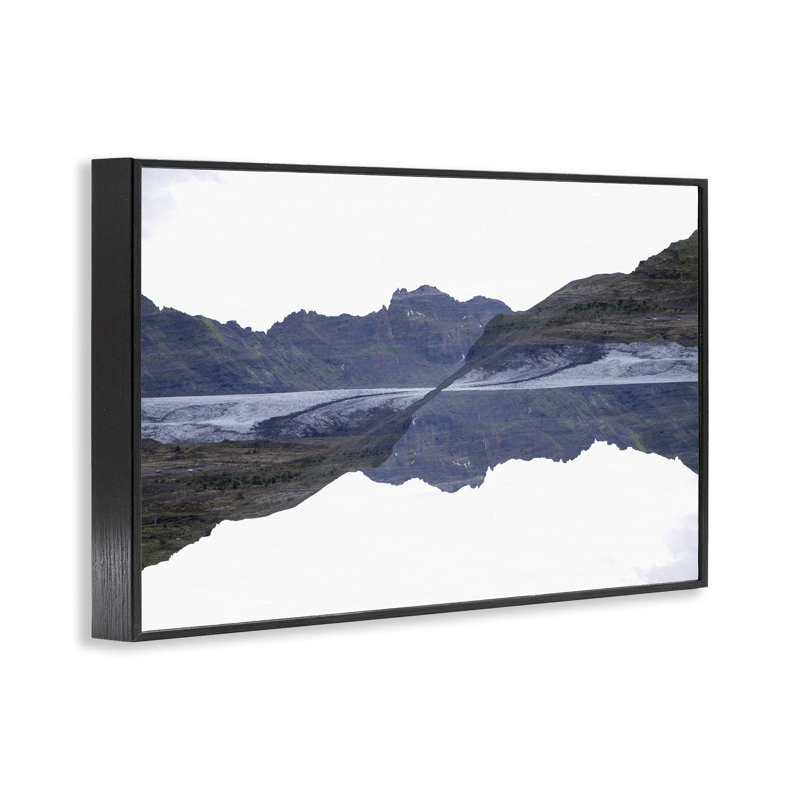 «Ice Road Trip Mountains», estampe numérique, design par Robin Vandenabeele, H 16 po x l 24 po, Giclée encadrée noir minuit