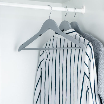 Harbour Housewares - Wooden Coat Hanger