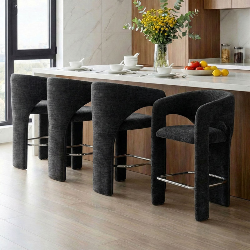 Ensemble de 4 tabourets de comptoir rembourrés 24,5 "avec repose-pieds argenté et chaises de baril sculpturales modernes