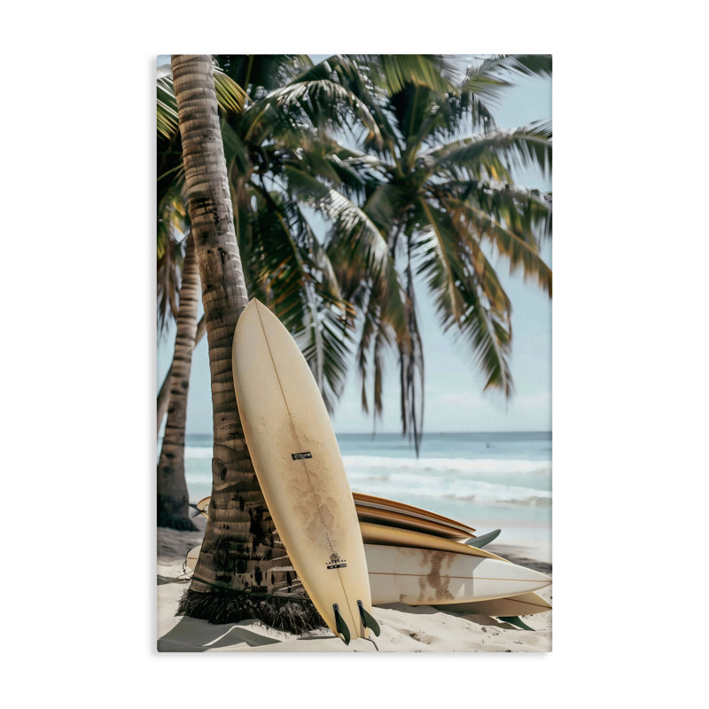 Planches de surf empilées et toile de palmier, design par LSR Design Studio, H 24 po x l 16 po