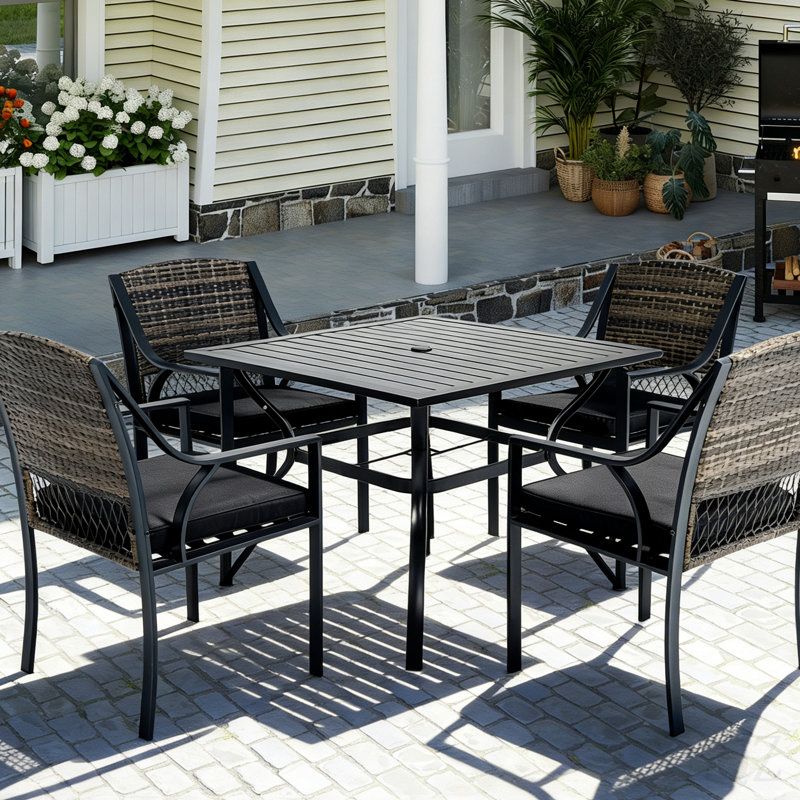 Table carrée 37 po en métal avec trou pour parasol (table seulement)