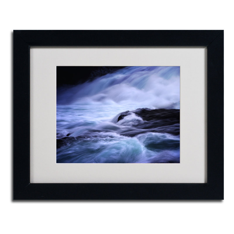 « blue stream » par philippe sainte-laudy,, reproduction de photo encadrée, H 11 po x l 14 po x P 0,5 po, Noir