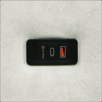 Canapé-lit à dossier réglable avec poches de rangement, coussins moelleux et ports USB pour plus de confort et de commodité