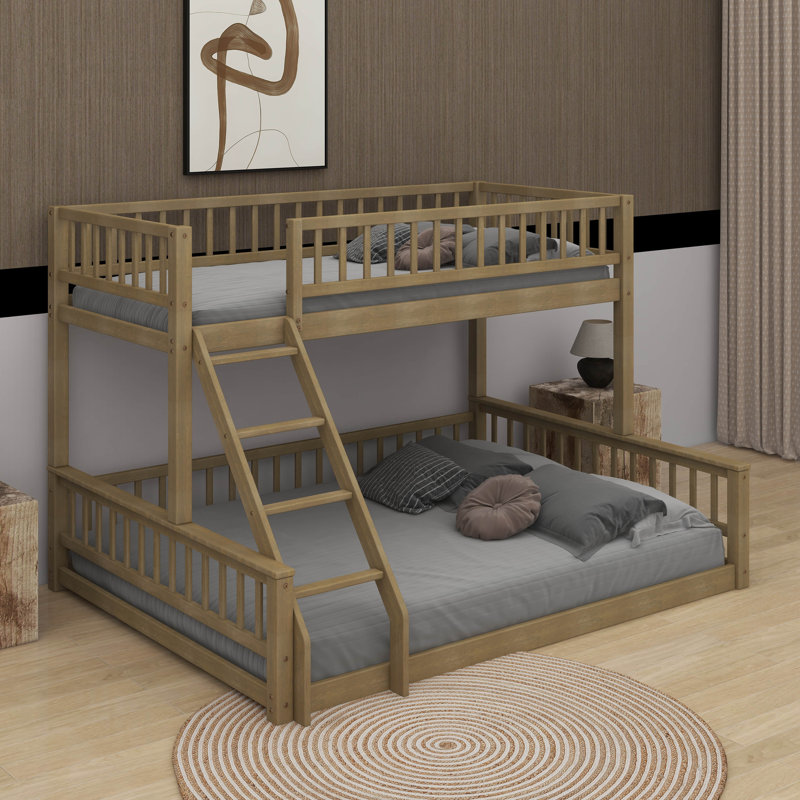 Lit simple superposé au-dessus d'un grand lit simple avec échelle, Walnut