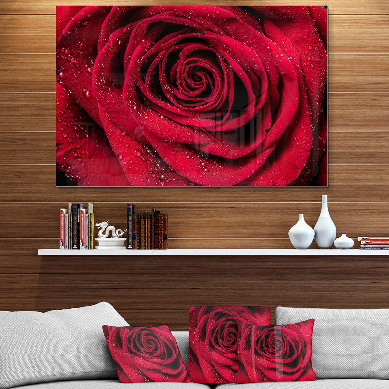«Red Rose Petals with Rain Droplets», photographie, Métal métal, H 34 po x l 44 po x P 1 po