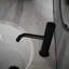 Robinet de lavabo de salle de bain moderne - noir avec fabrication en laiton et cartouche en céramique pour la longévité dans les salles d'eau classiques