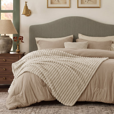 Lit toutes saisons Boho Best Bed dans un sac avec jeté et coussin décoratif, édredon léger - 89GSM