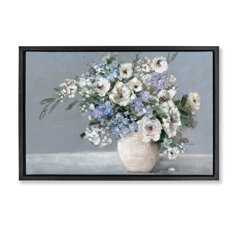 Fleurs élégantes sur cadre flottant bleu, design par Sally Swatland, H 21 po x l 31 po, Cadre flottant noir de jais