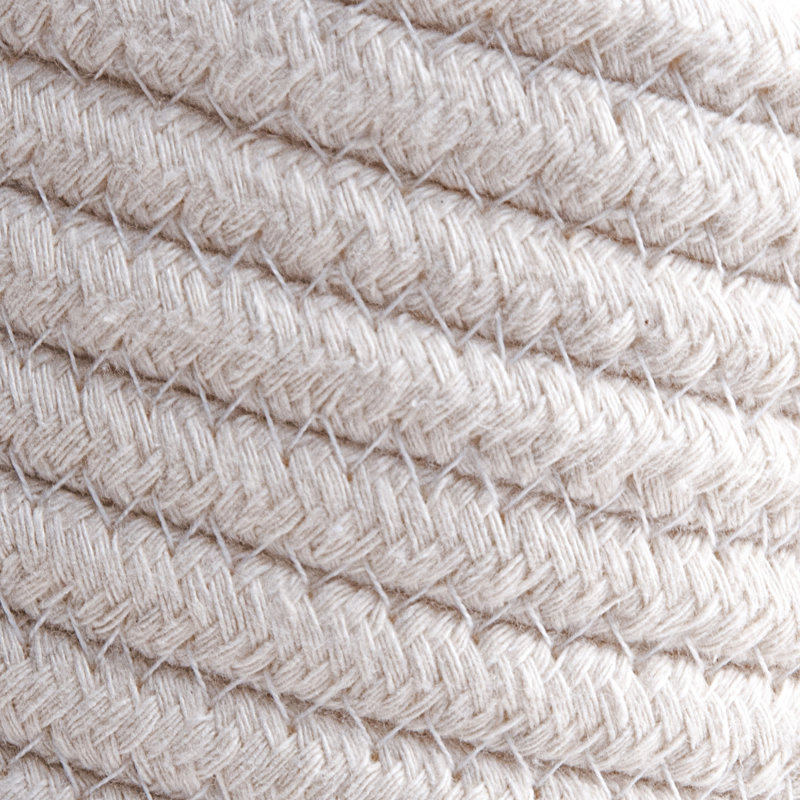 Panier en tissu suspendu en corde