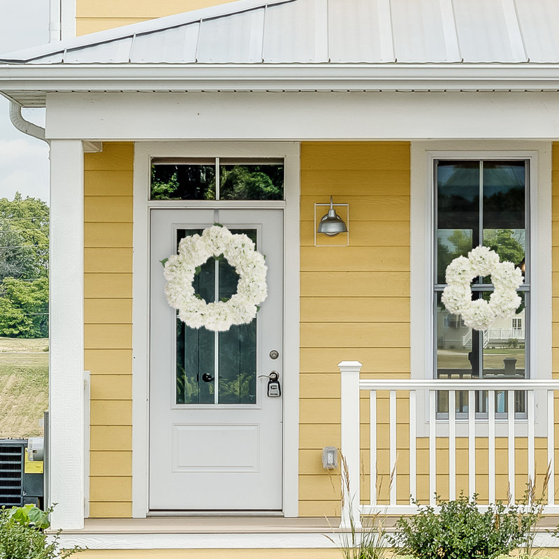 White 17 inch Wreath