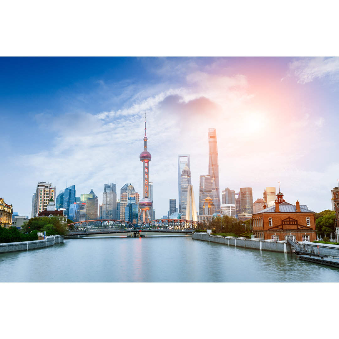 Schöne moderne Stadt in der Abenddämmerung in Shanghai - Leinwandbild