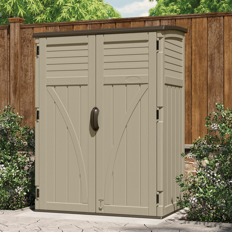 Remise de rangement verticale en résine avec portes verrouillables l 53 po x P 32,5 po Suncast, Sable
