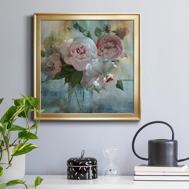 Peony Bouquet I - Peinture sur toile encadrée, Cadre doré, H 26,5 po x l 26,5 po x P 1,5 po