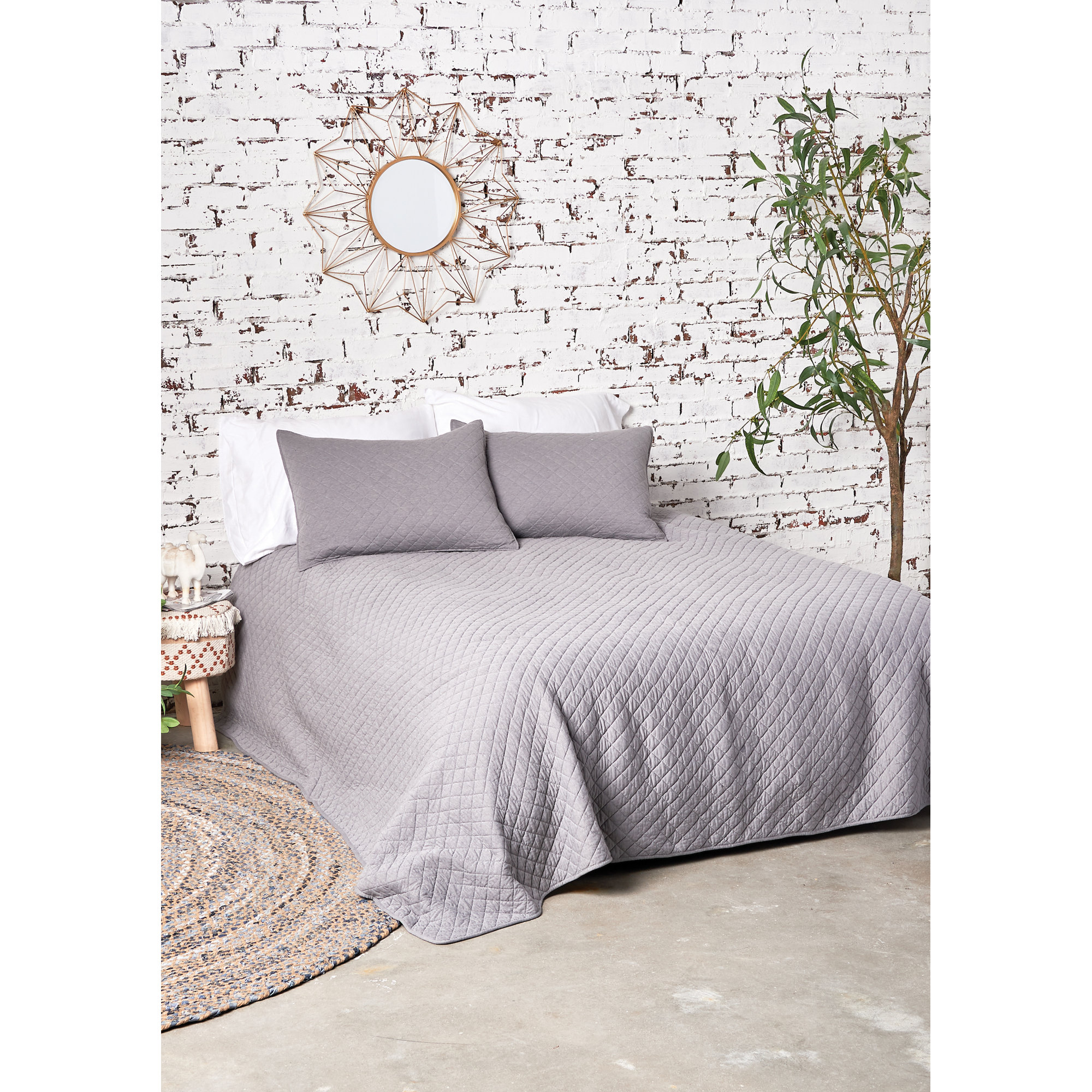Jersey Lidio Gray Cotton Modern & Contemporary Reversible Quilt, Full/Queen Quilt