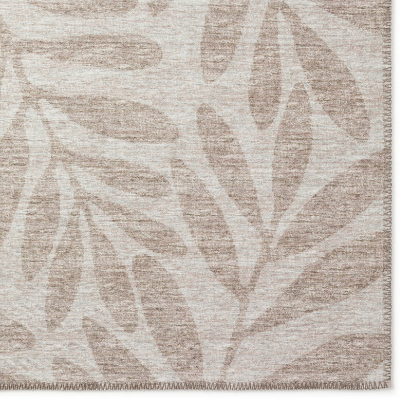 Tapis beige tissé à la machine Emmly, Rectangle 1 pi 8 po x 2 pi 6 po