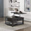 Table basse à plateau relevable en bois gris anthracite avec tiroir de rangement et tablettes ouvertes pour des salons confortables