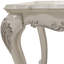 Table de bout carrée avec motifs floraux en relief, sans rangement, plateau festonné en bois à décor transitionnel, blanc os, élément de rangement optionnel