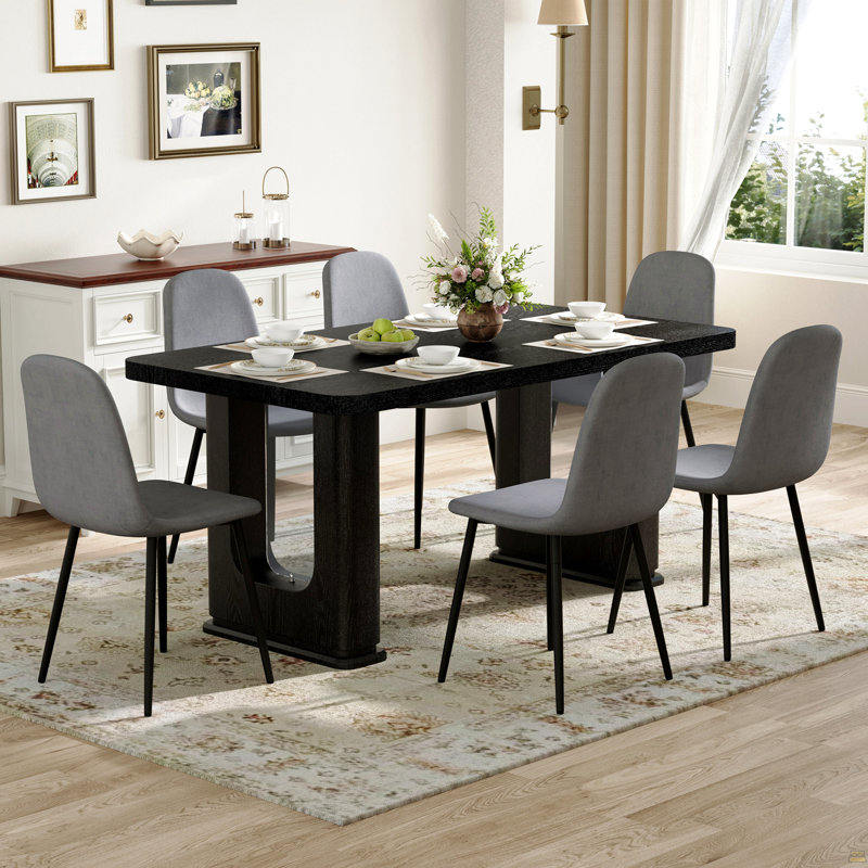 Ensemble de table et de chaises., 7 pièces : table, 6 chaises