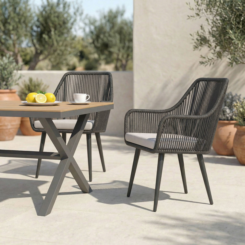 Chaise de patio avec coussin Cassil, Structure noir / coussin gris clair