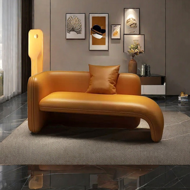 Loutitia, Orange, Accoudoir à gauche (vu de face)