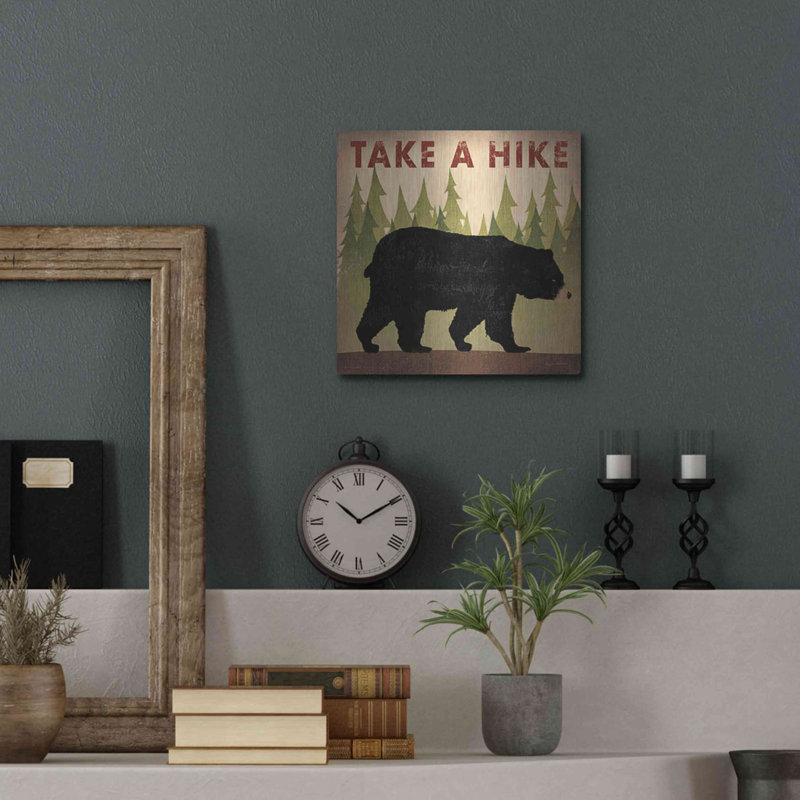 Luxe métallique «Take A Hike Black Bear» par Ryan Fo «Take A Hike Black Bear» par Ryan Fowler, H 12 po x l 12 po