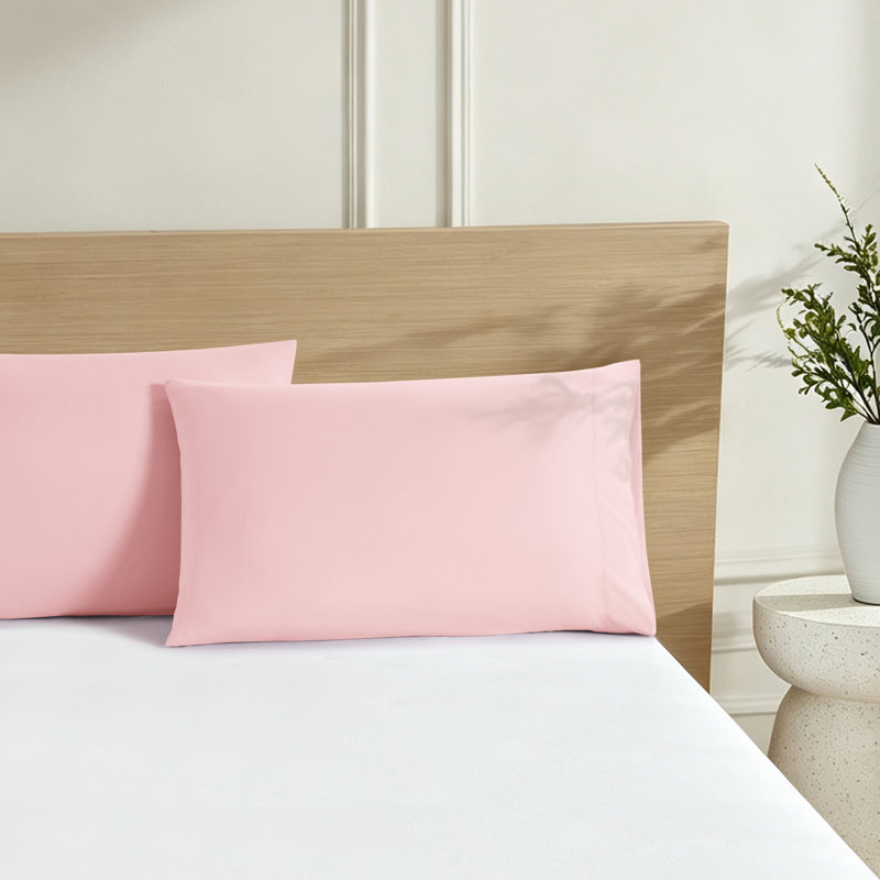 Taie d'oreiller en microfibre douce - Basics by Wayfair ™, Standard, Rougir