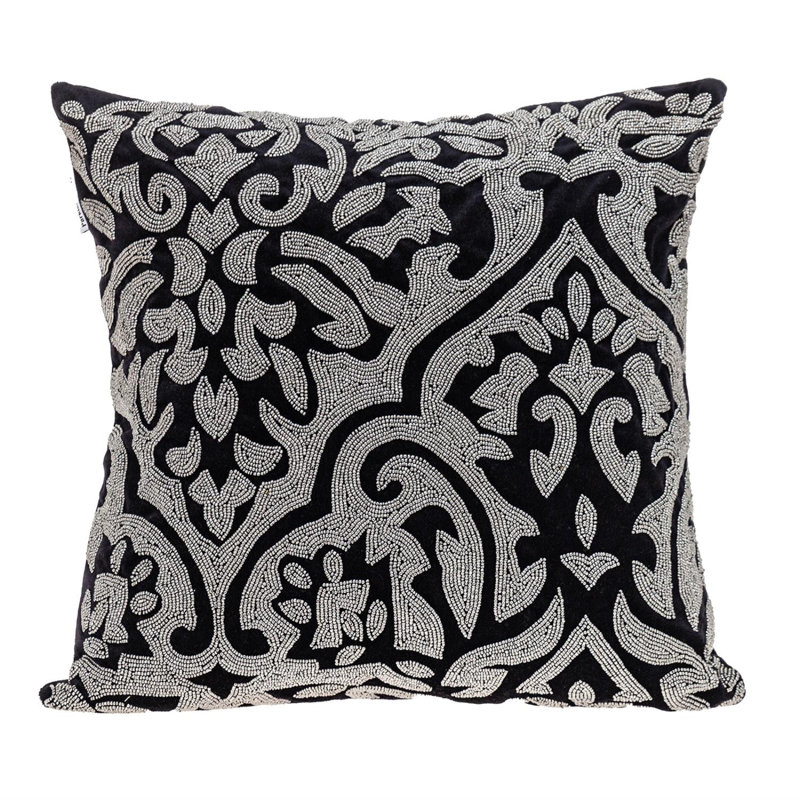 Coussin 18 "en velours damassé noir et argent avec perles