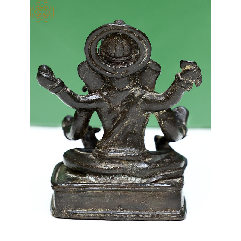 Ganesha assis