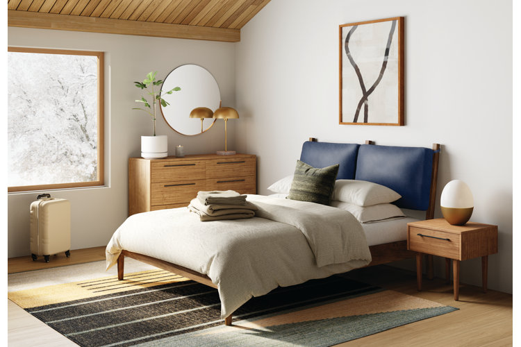 Contemporary Master Bedroom Design With Golden Metallic Detailing
