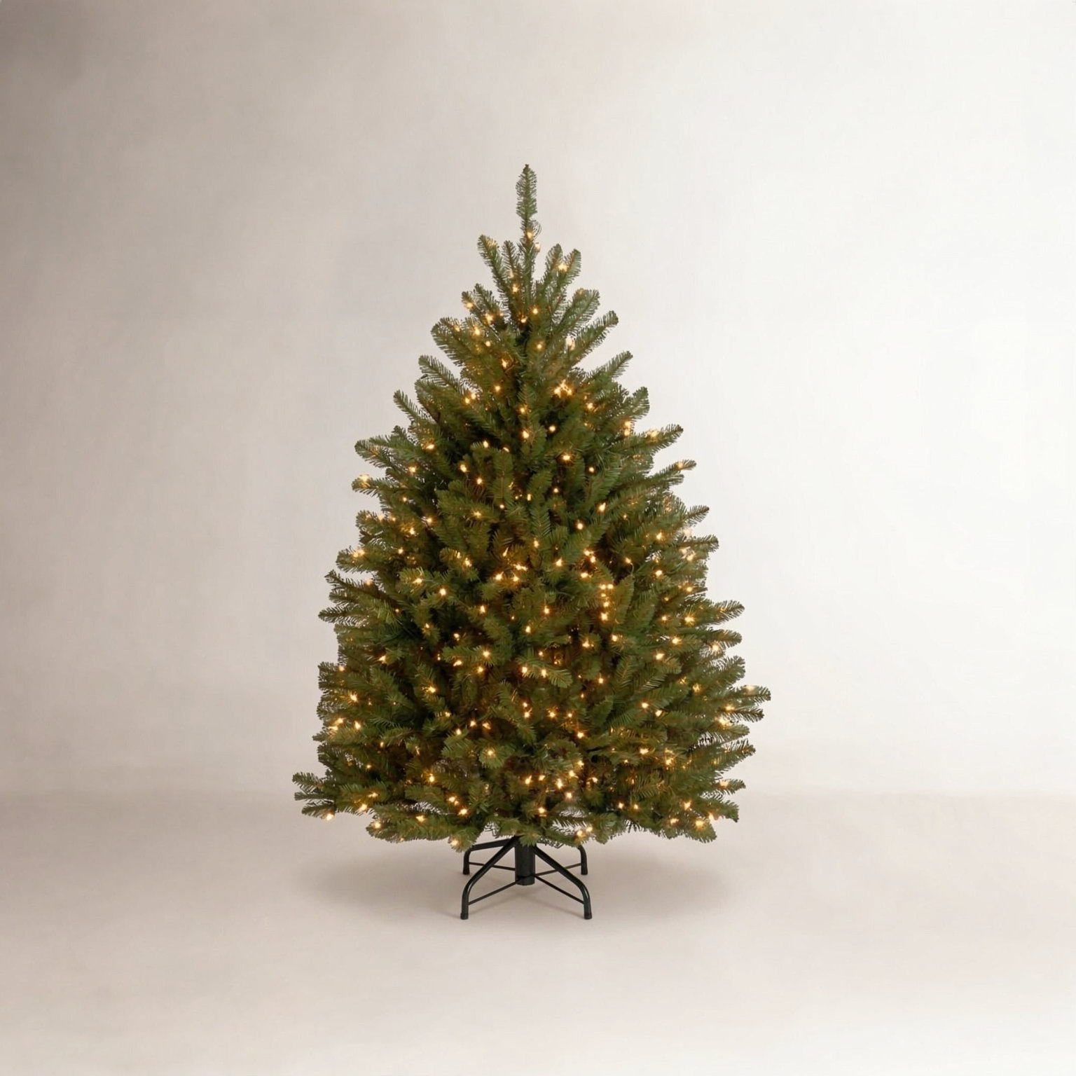 Dunhill Fir Tree with Clear Lights, 4', Clear/White Lights