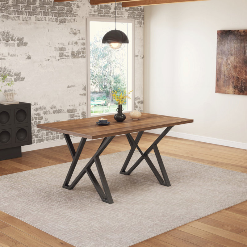 Table de salle à manger d'intérieur avec pieds en métal