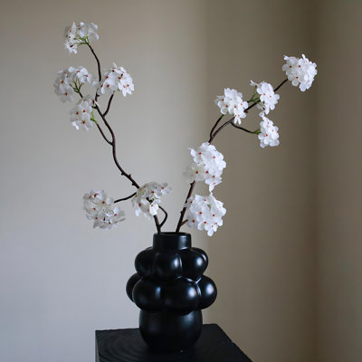 Ornements de fleurs simulées