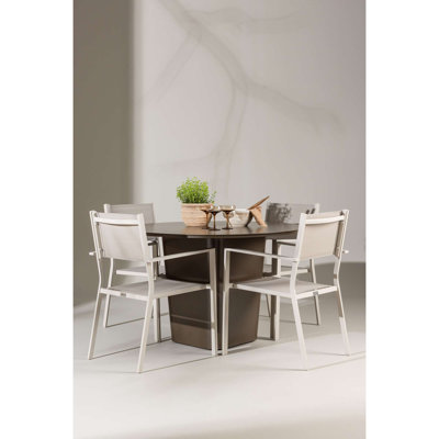 Kluesner 4 - Person Patio Dining Set Round Table