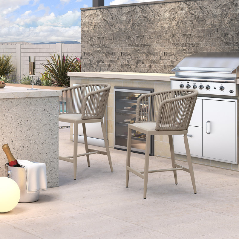 Chaises de bar en osier de 2 tabourets à hauteur de comptoir 2 pièces pour patio avec coussins intégrés et dossier enveloppant pour piscine de jardin