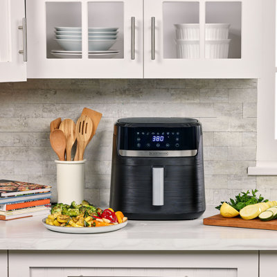 Friteuse à air 8 qt Black + Decker Purifry, saveur frite croustillante sans gras, plus cuisson, déshydratation et conservation des aliments au chaud, écran tactile numérique et arrêt automatique