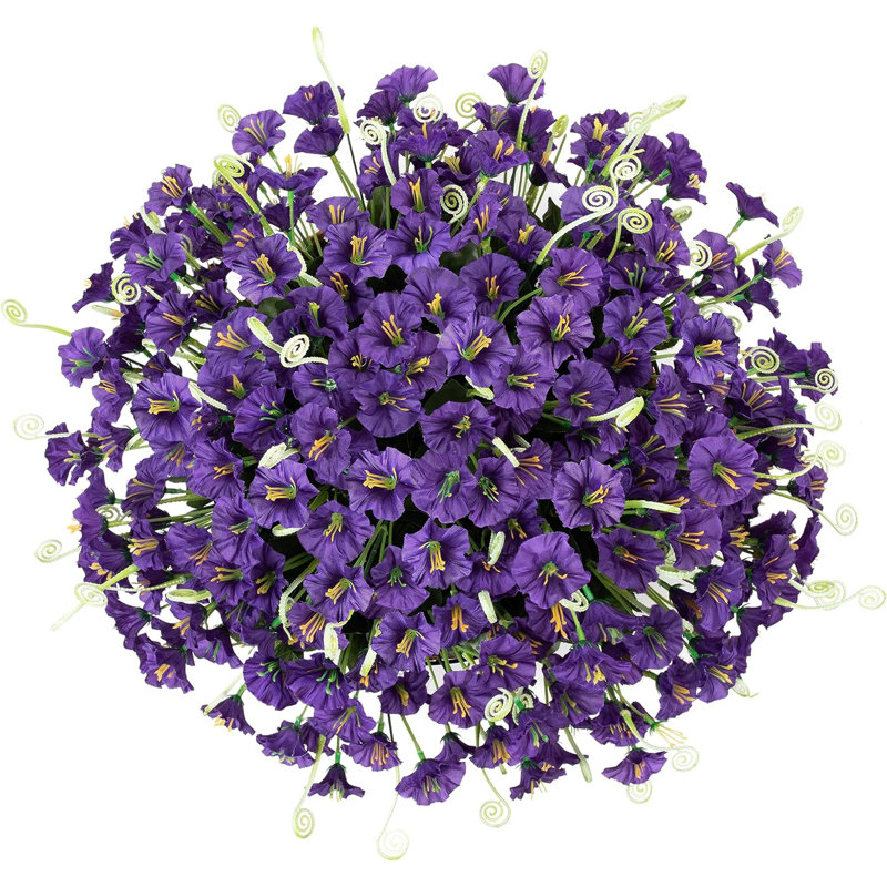 Arrangement de paniers suspendus mixtes dans un panier, Mauve