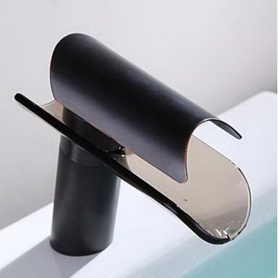 Single-handle Bathroom Faucet with Drain Assembly