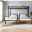 Lits triples peu encombrants, structure simple en métal, maison industrielle moderne